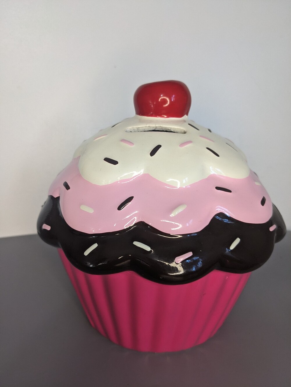 Fab Star Point New York Coin Bank Cupcake Ceramic Pink Sprinkles Cherry Top Y2k